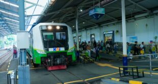 Pengguna Commuter Line Surabaya Naik 9 Persen 16