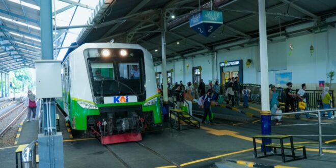 Pengguna Commuter Line Surabaya Naik 9 Persen 1
