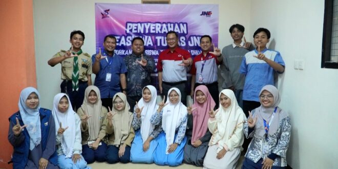JNE Salurkan Beasiswa TUNAS untuk 29 Siswa di Jawa Timur 1