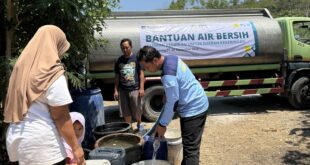 PLN Salurkan Air Bersih di Lumajang dan Tulungagung 16