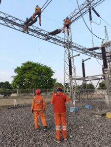 Semangat Pancasila, PLN UIT Perkuat Keandalan Listrik Surabaya 1