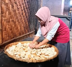 Rengginang Legendaris Bu Yatin Borobudur Gurih Autentik, Jadi Buruan Wisatawan 2